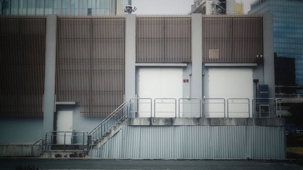 Top 5 avantages des portes à guillotine pour l'industrie