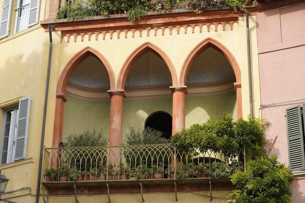 Comment créer un mur végétal extérieur autoportant pour un balcon situé en étage?